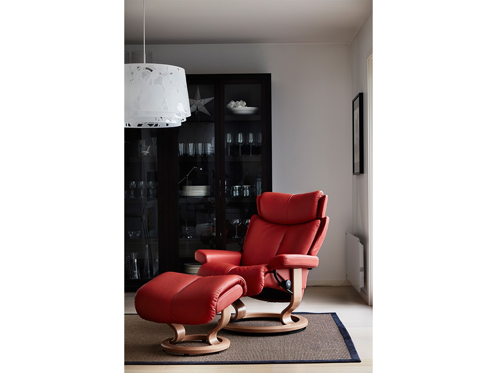 Entdecke den Stressless® Magic Relaxsessel: modernes Design, ergonomischer Komfort & flexible Funktionen. Jetzt im Einrichtungszentrum Konken testen!