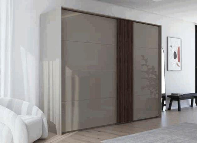 Schwebetürenschrank